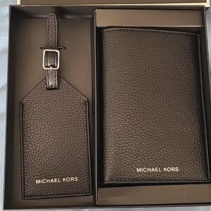 Michael Kors luggage tag and passport holder - NIB